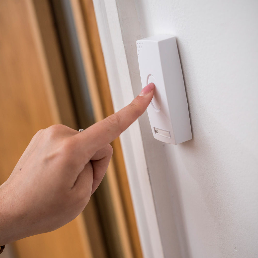 Mercury DB300 Wireless DoorBell Plug-in & Plug-Through 350.300UK