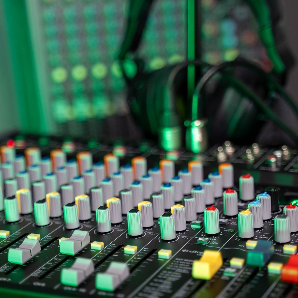 Citronic CMC-14 Live Mixer 14channels with DSP USB Play/Record Bluetooth PC/Mac Connect 170.940UK