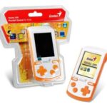 GENIUS POCKET GAME HEEHA 300, PORTABLE, 30-CLASSIC ARCADE GAMES, 2.5'' LCD, 16:9 COLOR SCREEN, 4-WAY BUTTONS, D-PAD, 3x AAA BATTERIES, COLOR WHITE/ORANGE